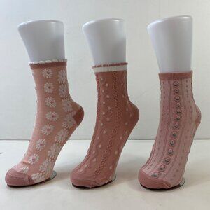 Womens Crew Socks Set 3 Textured Floral Pattern Pink White